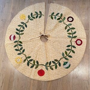 Hand made quilted tree skirt